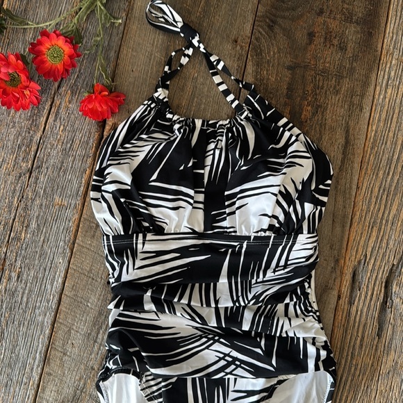 La Blanca Black and White Women's Halter One-Piece Swimsuit Size 8 - Picture 4 of 11